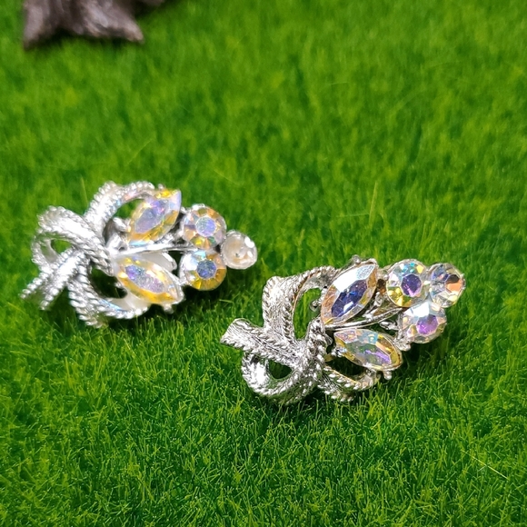 Aurora Borealis Stunning Glimmer Clip On Earrings E1005 - Picture 1 of 5